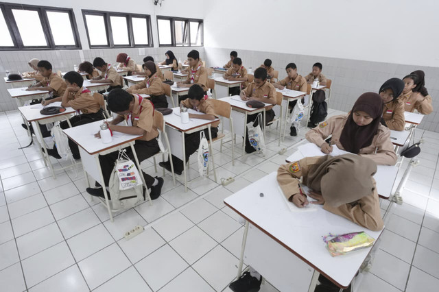 Afghan Jasca (15) saat mengikuti aktivitas pembelajaran di Sekolah Rakyat Menengah Pertama 9 Bandung. Foto: Dok. Kemensos