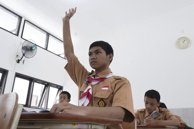 Afghan Jasca (15) saat mengikuti aktivitas pembelajaran di Sekolah Rakyat Menengah Pertama 9 Bandung. Foto: Dok. Kemensos