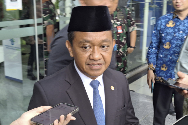 Menteri ESDM Bahlil Lahadalia ditemui di Kantor Kementerian Investasi, Jakarta Selatan pada Rabu (1/10/2025). Foto: Argya D. Maheswara/kumparan