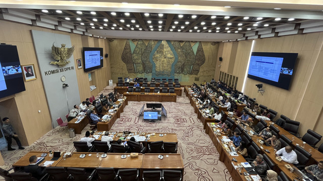 Rapat Dengar Pendapat (RDP) Komisi XII DPR dengan PT Pertamina (Persero) dengan badan usaha SPBU swasta, Rabu (1/10/2025). Foto: Fariza Rizky Ananda/kumparan