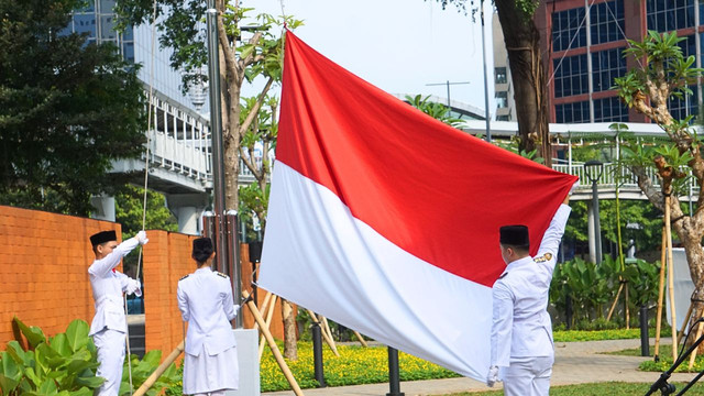 Pengibaran Bendera Indonesia