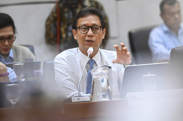 Menteri Kesehatan (Menkes) Budi Gunadi Sadikin mengikuti rapat kerja bersama Komisi IX DPR di Kompleks Parlemen, Senayan, Jakarta, Rabu (1/10/2025). Foto: Rivan Awal Lingga/ANTARA FOTO