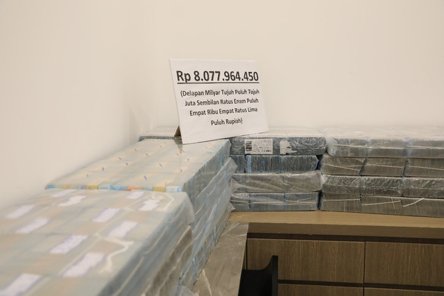 KPK menyetorkan Rp 8 miliar hasil lelang barang rampasan kasus korupsi ke negara. Foto: Dok KPK
