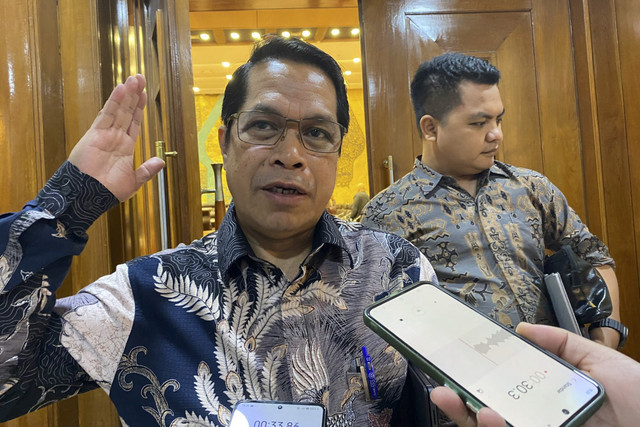 Direktur Jenderal Minyak dan Gas Bumi Kementerian ESDM, Laode Sulaeman, saat ditemui di Kompleks Parlemen, Senayan, Rabu (1/10/2025). Foto: Muhammad Fhandra Hardiyon/kumparan