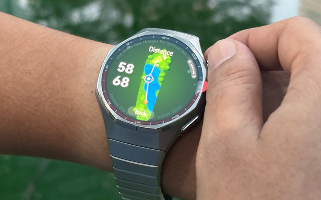 Huawei Watch GT 6 Pro. Foto: kumparan/Habib Allbi Ferdian