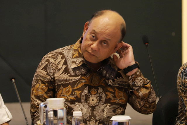 Kepala Badan Gizi Nasional (BGN) Dadan Hindayana memberikan keterangan pers penanggulangan KLB pada program prioritas makanan bergizi gratis (MBG) di Kantor Kemenkes, Jakarta, Kamis (2/10/2025). Foto: Jamal Ramadhan/kumparan