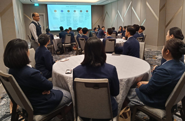 Siswa SMK Katolik Mater Amabilis menimba ilmu baru di Sheraton Surabaya Hotel & Towers. Foto: Masruroh/Basra