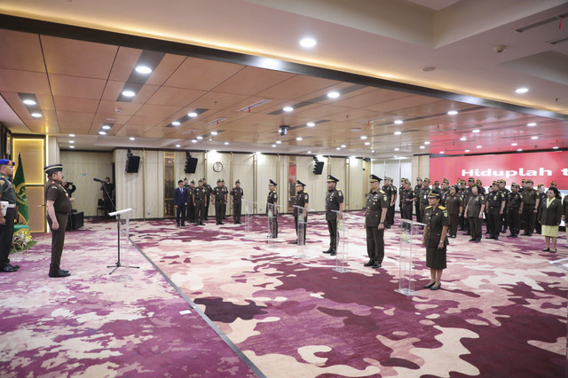 Jaksa Agung ST Burhanuddin melantik Jaksa Agung Muda Pembinaan dan 4 Staf Ahli. Foto: Dok. Kejaksaan Agung