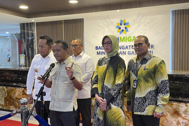 Menteri Energi dan Sumber Daya Mineral (ESDM) Bahlil Lahadalia di kantor BPH Migas, Jakarta Selatan, Kamis (2/10/2025). Foto: Najma Ramadhanya/kumparan