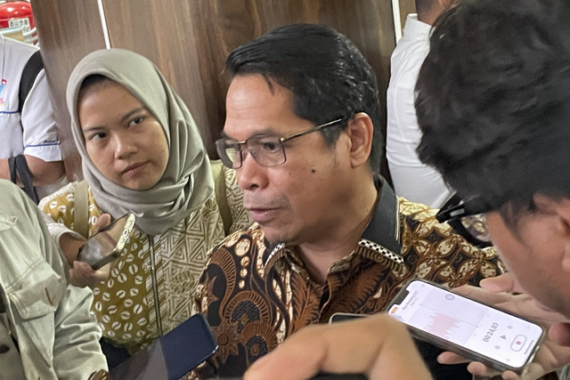 Direktur Jenderal Minyak dan Gas Bumi Kementerian ESDM, Laode Sulaeman, di kantor BPH Migas, Jakarta Selatan, Kamis (2/10/2025). Foto: Najma Ramadhanya/kumparan