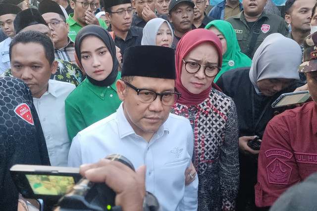 Menteri Koordinator Bidang Pemberdayaan Masyarakat Muhaimin Iskandar atau Cak Imin usai meninjau Ponpes Al-Khoziny di Kecamatan Buduran, Sidoarjo, Kamis (2/10/2025). Foto: Farusma Okta Verdian/kumparan