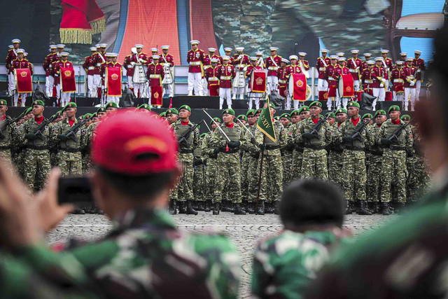 Sejumlah prajurit TNI mengikuti gladi bersih dalam rangka Hari Ulang Tahun (HUT) ke-80 Tentara Nasional Indonesia (TNI) di Lapangan Silang Monumen Nasional (Monas), Gambir, Jakarta Pusat, Jumat (3/10/2025). Foto: Iqbal Firdaus/kumparan