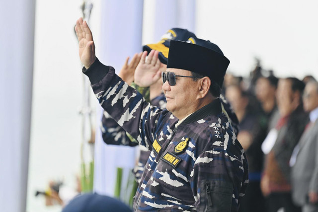 Presiden Prabowo saat mengikuti sailing pass TNI AL pada Kamis (2/10/2025). Foto: Laily Rachev/Biro Pers Sekretariat Presiden