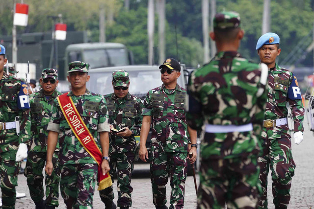 Panglima TNI Jenderal TNI Agus Subiyanto meninjau secara langsung pelaksanaan geladi kotor dalam rangka persiapan upacara puncak Hari Ulang Tahun (HUT) ke-80 TNI di Monumen Nasional (Monas), Jakarta, Senin (29/6/2025). Foto: Dok. Puspen TNI