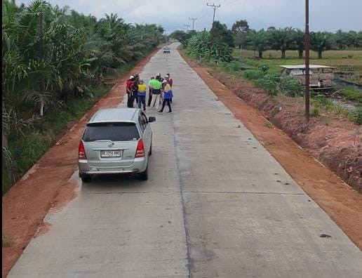 Jalan rigid beton di ruas jalan Brabasan - Wiralaga Kabupaten Mesuji yang telah di bangun oleh Pemprov Lampung melalui dinas BMBK| Foto : Foto : Dok. BMBK Lampung