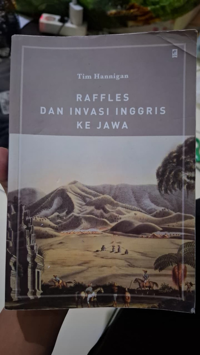 Buku "Raffles dan Invasi Inggris di Jawa" (Foto: Dokumentasi pribadi)