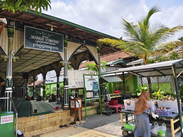 Masjid Margo Yuwono di Yogya, Jumat (3/10/2025). Foto: Arfiansyah Panji Purnandaru/kumparan