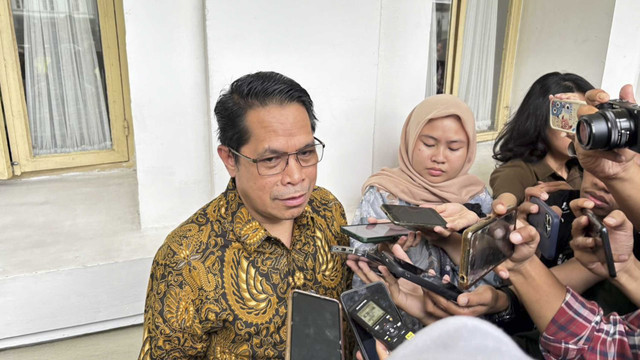 Dirjen Migas Kementerian ESDM Laode Sulaiman di kantornya, Jumat (3/10/2025). Foto: Ave Airiza Gunanto/kumparan