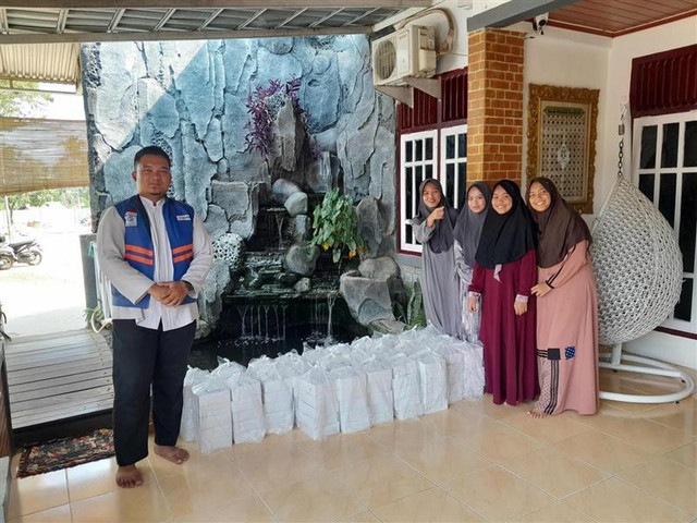 Penyaluran Amanah Donatur berupa Paket Aqiqah dan Tempe untuk Santri Pondok Pesantren di Kota Jambi (Sumber : DT Peduli)