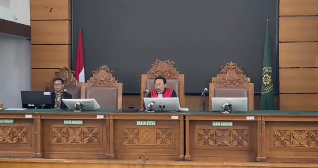 Hakim tunggal Pengadilan Negeri Jakarta Selatan, I Ketut Darpawan, dalam sidang gugatan praperadilan eks Mendikbudristek Nadiem Makarim melawan Kejagung, Jumat (3/10/2025). Foto: Fadhil Pramudya/kumparan