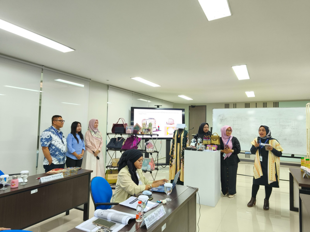 Pertamina dalam menggelar pelatihan ekspor dalam menyiapkan 30 UMKM binaan untuk bisa menembus pasar global di Gedung PPEJP, Grogol, Jakarta. Foto: Dok. Pertamina