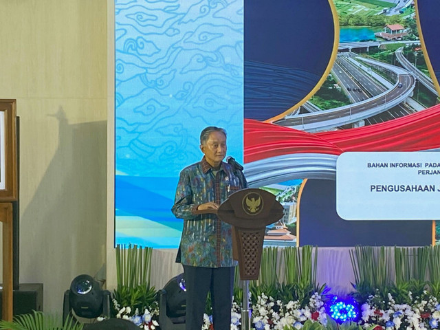 Menteri Pekerjaan Umum (PU), Dody Hanggodo dalam Acara Penandatanganan Perjanjian Pengusahaan Jalan Tol (PPJT), Perjanjian Penjaminan, dan Perjanjian Regres, di Kementerian Pekerjaan Umum (PU), di Jakarta, Jumat (3/10/2025). Foto: Muhammad Fhandra Hardiyon/kumparan