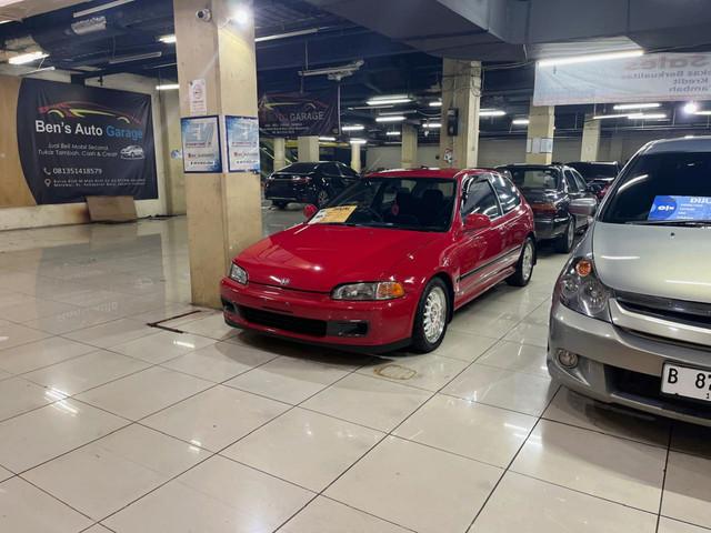 Honda Civic Estilo di bursa mobil bekas Blok M.  Foto: Fitra Andrianto/kumparan