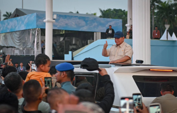 Presiden Prabowo Subianto meninjau kawasan Monas untuk melihat secara langsung persiapan menjelang peringatan HUT TNI ke-80.  Foto: Instagram/ @sekretariat.kabinet