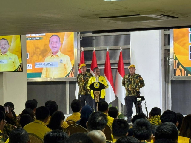 Ketua Umum Golkar, Bahlil Lahadalia di Kantor DPP Golkar, Jakarta Barat pada Jumat (3/10/2025). Foto: Abid Raihan/kumparan