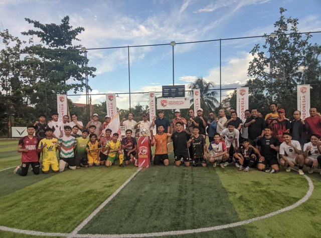 Para pemain muda berfoto bersama usai melakukan seleksi tim Kalimantan Barat di PSG Minisoccer Jalan Paris 2, Pontianak. Foto: Dok. Hi!Pontianak