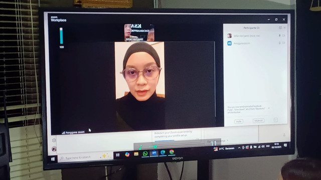 Ayu Chairun Nurisa, eks karyawan Ashanty melalui sambungan video, Jumat (3/10/2025). Foto: Giovanni/kumparan