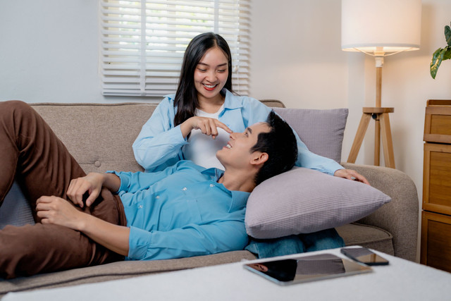 Ilustrasi Menghabiskan Waktu dengan Pasangan. Foto: PaeGAG/Shutterstock 