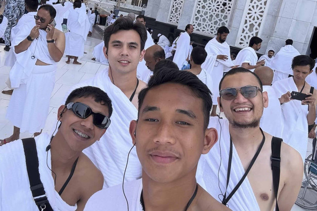 Pemain Timnas jalani umroh jelang main di ronde 4. Foto: Instagram/ @rizkyridhoramadhani
