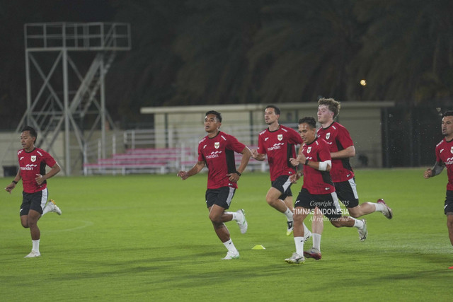 Sejumlah pemain Timnas Indonesia mengikuti sesi latihan di Arab Saudi, Jumat (3/10/2025). Foto: Dok. PSSI