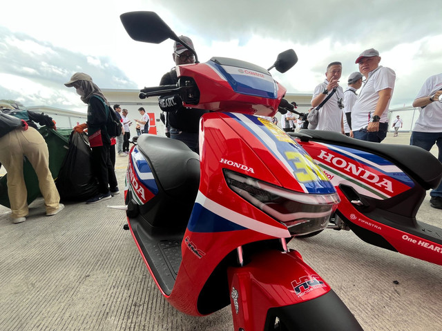 Honda CUV e: jadi motor paddock tim HRC Castrol MotoGP seri Mandalika 2025. Foto: Syahrul Ghiffari/kumparan
