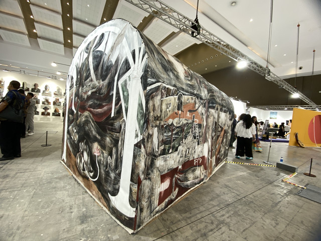 Karya Ipeh Nur Ombak Belum Tidur di Art Jakarta 2025/Dok. Hidayat Adhiningrat