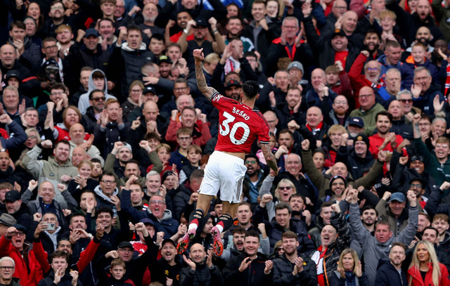 Benjamin Sesko dari Manchester United merayakan gol kedua mereka saat pertandingan Manchester United vs Sunderland di  Old Trafford, Manchester, Britania Raya, Sabtu (4/10/2025). Foto: Scott Heppell/REUTERS