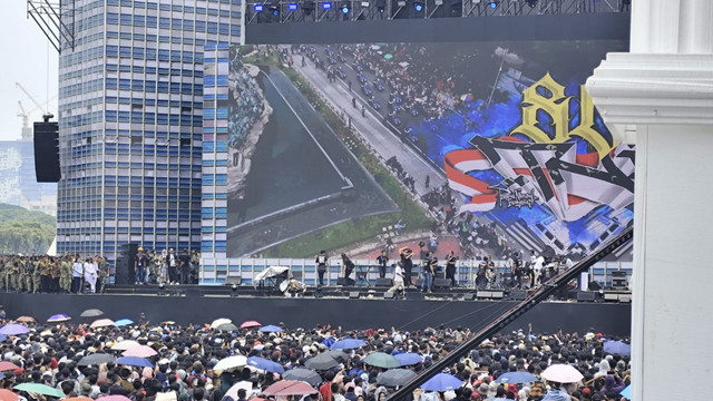 NDX AKA tampil di perayaan HUT ke-80 TNI di Monas Jakarta Pusat, Minggu (5/10/2025). Foto: Jonathan Devin/kumparan