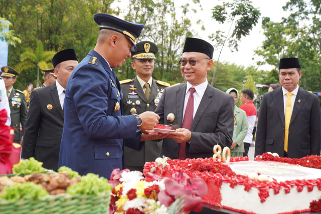 Wali Kota Pontianak, Edi Rusdi Kamtono menghadiri HUT ke-80 TNI. Foto: Dok. Prokopim Pemkot Pontianak