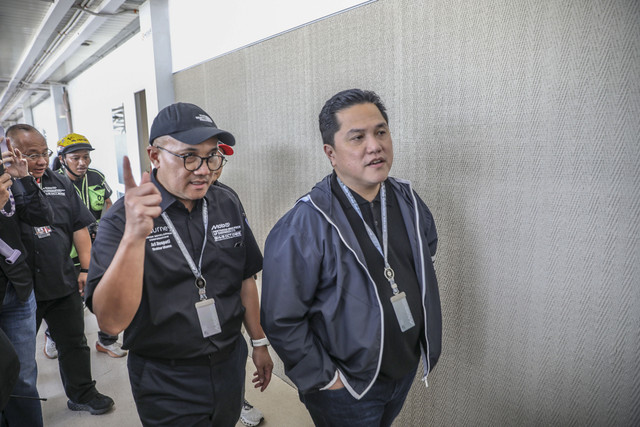 Menteri Pemuda dan Olahraga Erick Thohir menghadiri gelaran MotoGP Indonesia 2025 yang berlangsung di Sirkuit Mandalika, Kabupaten Lombok Tengah, Nusa Tenggara Barat (NTB) pada Minggu, (5/10/2025). Foto: Aditia Noviansyah/kumparan