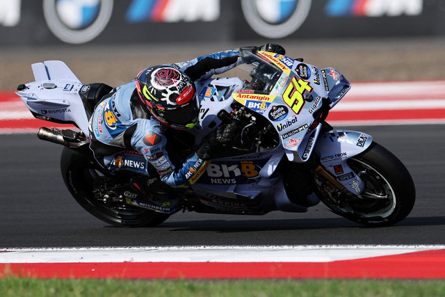 Pebalap tim BK8 Gresini Racing Fermin Aldeguer saat balapan MotoGP Grand Prix Indonesia di Sirkuit Mandalika, Nusa Tenggara Barat, Indonesia, Minggu (5/10/2025). Foto: Willy Kurniawan/REUTERS