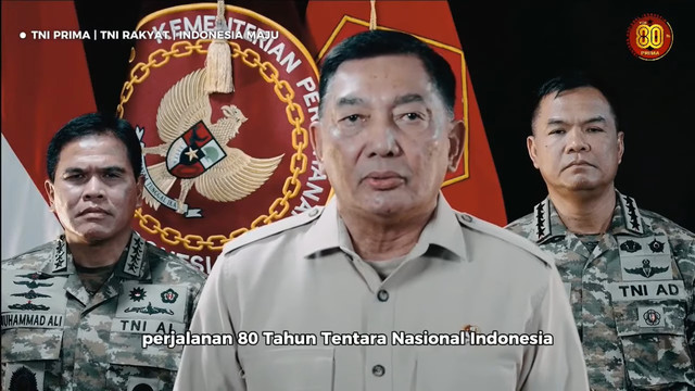 Menhan Sjafrie Sjamsoeddin menyampaikan ucapan HUT ke-80 TNI. Foto: Youtube/Kemhan RI
