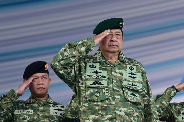 Presiden ke-6 RI Susilo Bambang Yudhoyono menghadiri upacara peringatan HUT ke-80 TNI di Monas, Jakarta, Minggu (5/10/2025). Foto: Instagram/ @agusyudhoyono