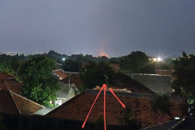 Suara dentuman keras yang disertai cahaya menyerupai bola api muncul di langit Cirebon, Minggu (5/10/2025). Foto: Dok. Istimewa