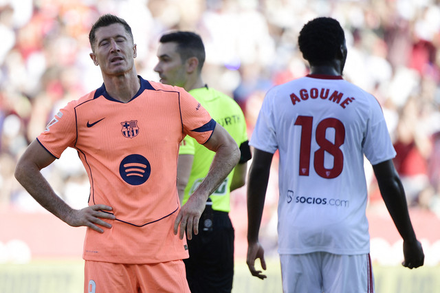 Marcus Rashford saat laga Sevilla vs Barcelona dalam pekan kedelapan Liga Spanyol 2025/26 di Stadion Ramon Sanchez-Pizjuan, Minggu (5/10) malam WIB. Foto: AFP/Cristina Quicler