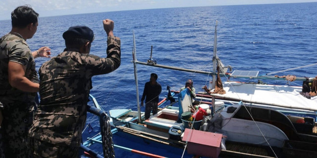 Kementerian Kelautan dan Perikanan (KKP) menangkap satu unit kapal illegal fishing berbendera Filipina di Perairan Kepulauan Talaud, Laut Sulawesi, Senin (12/5/2025). Foto dokumentasi KKP