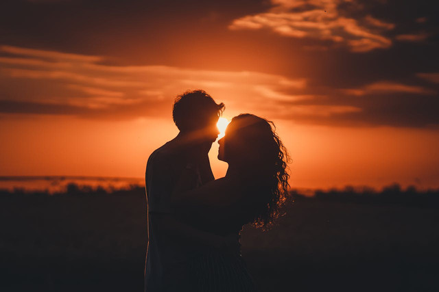 Ilustrasi pasangan yang romantis. Foto: Pexels