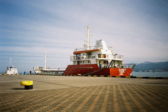 Ilustrasi cek jadwal kapal Dorolonda bulan Oktober 2025. Foto: Unsplash.com/Leo Sokolovsky