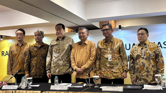 Jajaran Direktur KB Bank dalam Rapat Umum Pemegang Saham Luar Biasa, Senin (6/10/2025). Foto: Ave Airiza Gunanto/kumparan