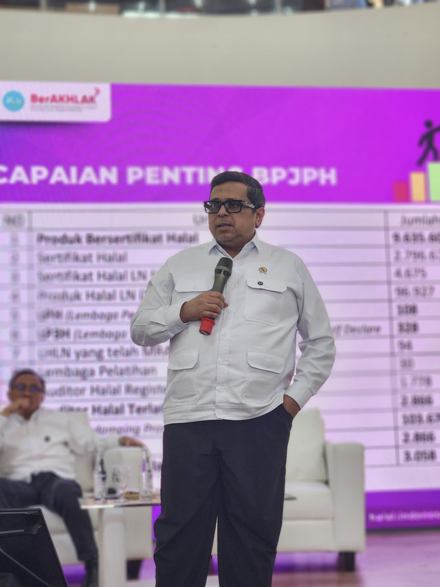 Kepala BPJPH RI Ahmad Haikal Hasan saat di acara Gathering Media dengan tema Menuju Wajib Halal Oktober 2026: Memperkuat Ekosistem Halal dengan Tertib Halal yang digelar di Mal Ciputra Cibubur, Senin (6/10/2025). Foto: Ela Nurlaela/kumparan
